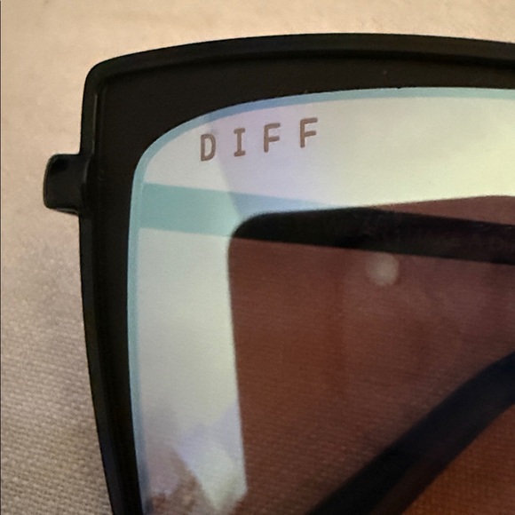 DIFF Becky Cat Eye Sunglasses - Picture 2 of 7